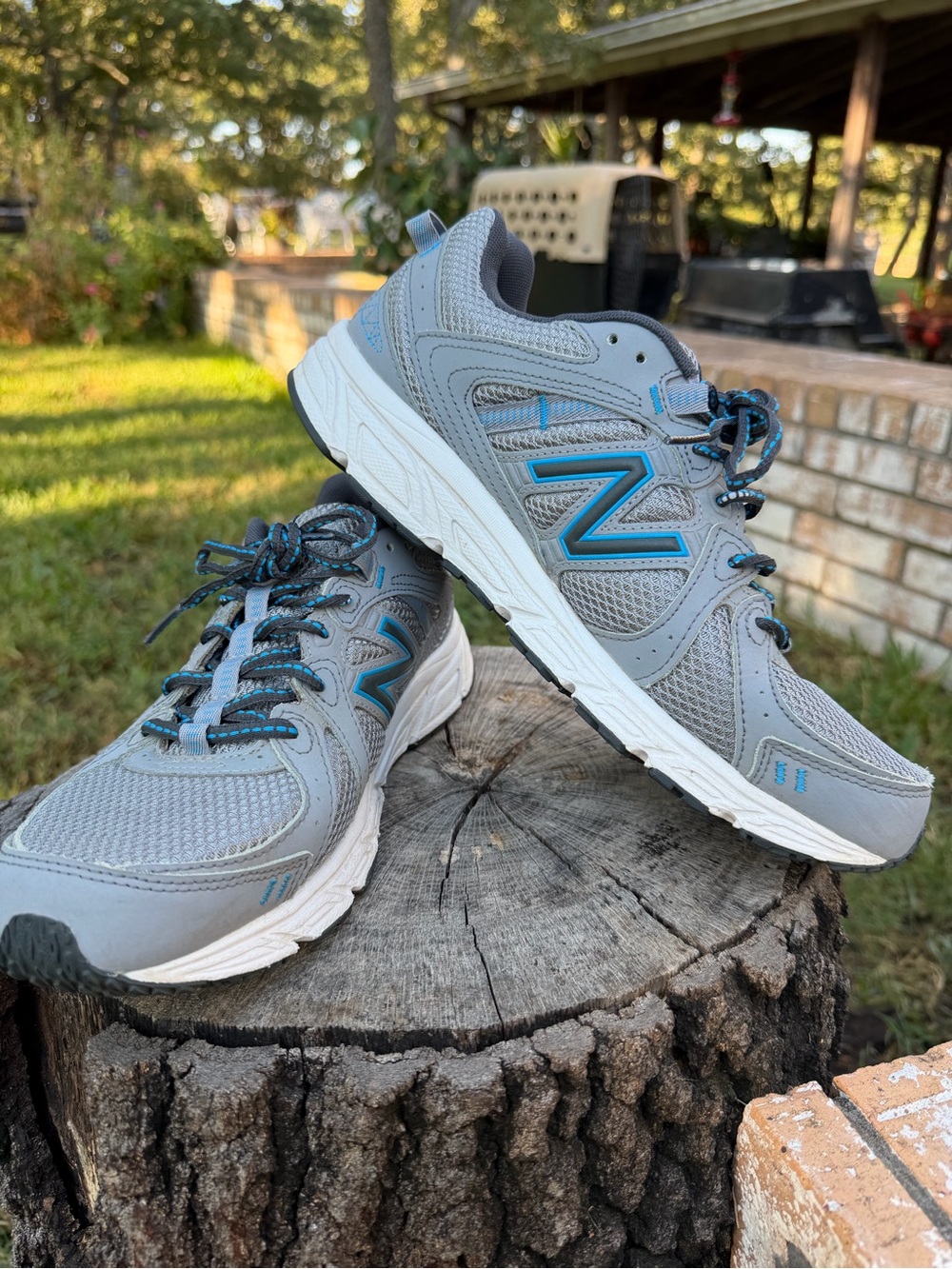 Women's Size 11 B width New Balance 402 model (WE402GE1) Excellent cond. CLEAN*